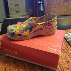 Sanita clogs